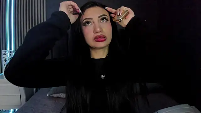 Nicolette ks  online show from May 6, 2026, 5:55 am