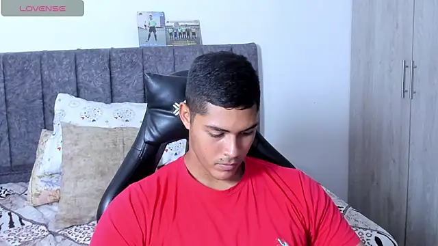 Snapshot of Iamdylan777 chatting on November 20, 2025, 2:18 pm Iamdylan777 online show from November 20, 2025, 2:18 pm