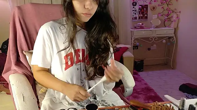 Snapshot of AllisonCatUwU chatting on April 7, 2026, 3:25 pm AllisonCatUwU online show from April 7, 2026, 3:25 pm
