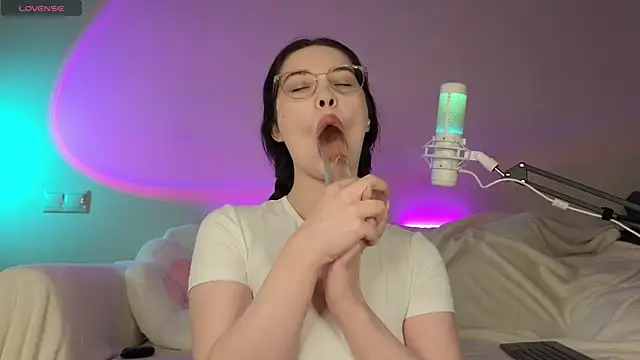 Snapshot of AokiAnna chatting on October 11, 2025, 6:03 am AokiAnna online show from October 11, 2025, 6:03 am