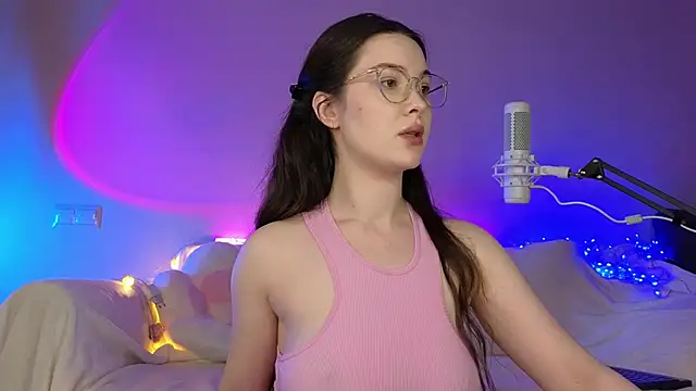 Snapshot of AokiAnna chatting on December 3, 2025, 7:41 am AokiAnna online show from December 3, 2025, 7:41 am