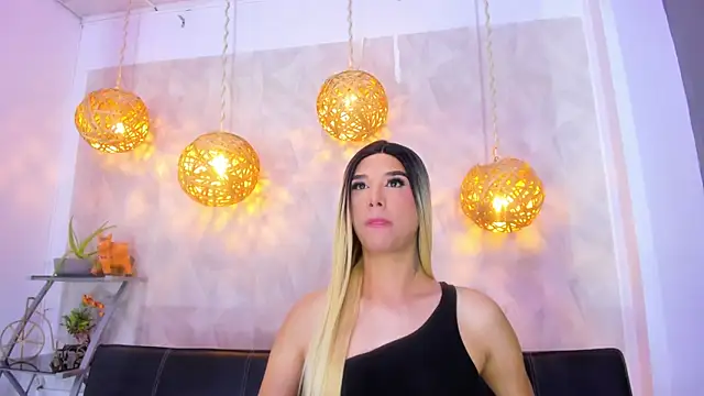 victoria aleia  online show from February 24, 2025, 11:19 pm