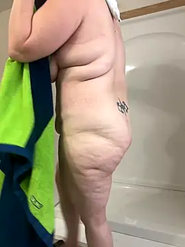 Snapshot of bdsm4u chatting on December 13, 2025, 8:04 pm bdsm4u online show from December 13, 2025, 8:04 pm