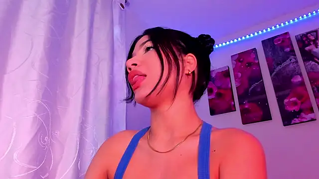 Alissarhys26 online show from February 11, 2025, 9:25 pm