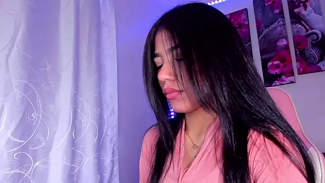 Alissarhys26 online show from December 4, 2024, 1:25 pm