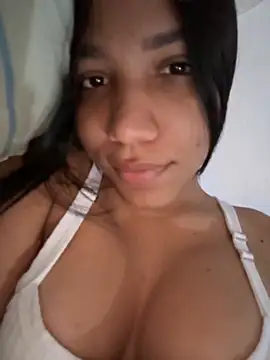 Alissarhys26 online show from November 4, 2025, 1:59 pm