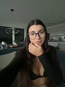 Wildberry  online show from October 18, 2025, 5:53 am