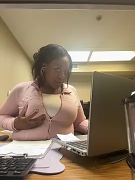 Snapshot of Fluffymama chatting on September 10, 2025, 3:55 pm Fluffymama online show from September 10, 2025, 3:55 pm