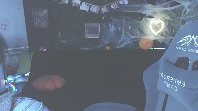 Snapshot of erikabrian chatting on October 22, 2025, 1:38 am erikabrian online show from October 22, 2025, 1:38 am