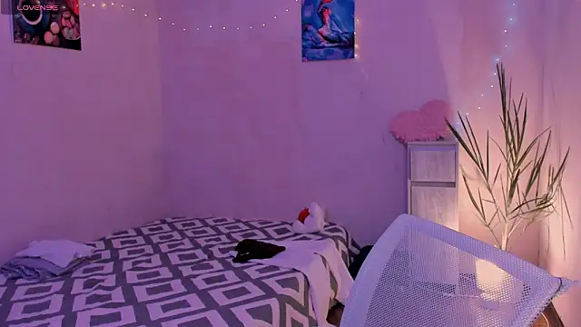 cClandesTina online show from November 14, 2025, 3:26 pm