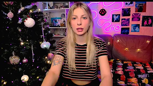 Snapshot of Maria_Hunt chatting on December 28, 2024, 3:47 am Maria Hunt online show from December 28, 2024, 3:47 am