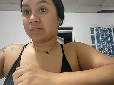 Pretty Isadora online show from February 18, 2025, 1:32 am