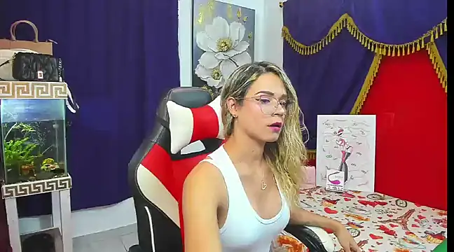 isabella lunats online show from March 11, 2025, 1:16 am