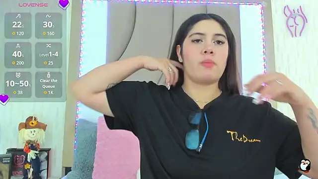 Snapshot of ThyaraJhons chatting on October 31, 2025, 12:13 pm ThyaraJhons online show from October 31, 2025, 12:13 pm