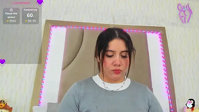 Snapshot of ThyaraJhons chatting on October 18, 2025, 12:18 pm ThyaraJhons online show from October 18, 2025, 12:18 pm