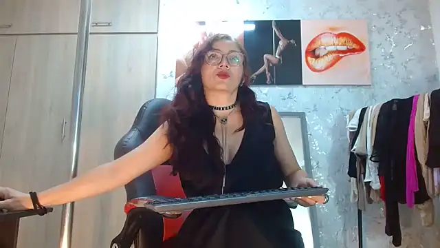 Snapshot of Samantabrown_ chatting on August 1, 2026, 11:30 am Samantabrown online show from August 1, 2026, 11:30 am