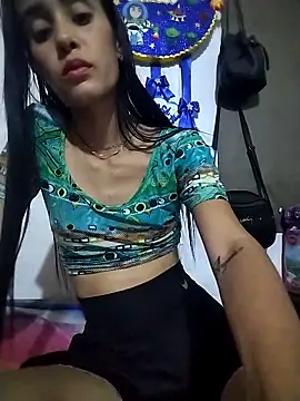 Snapshot of The-quee22 chatting on November 6, 2025, 12:03 am The-quee22 online show from November 6, 2025, 12:03 am