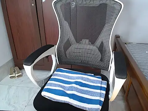 Lunobaby 204 online show from October 20, 2025, 7:47 pm