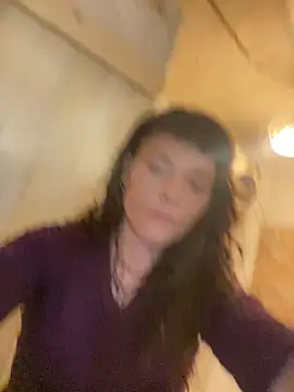 Snapshot of OniricFemme chatting on May 6, 2026, 5:11 am OniricFemme online show from May 6, 2026, 5:11 am