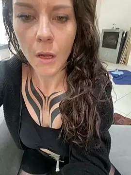 Snapshot of OniricFemme chatting on November 1, 2025, 9:14 am OniricFemme online show from November 1, 2025, 9:14 am