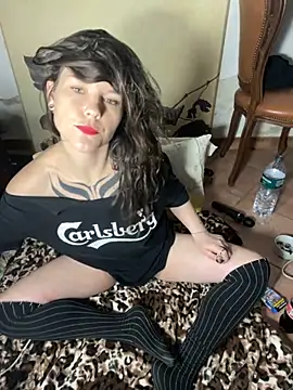 Snapshot of OniricFemme chatting on October 31, 2025, 3:14 am OniricFemme online show from October 31, 2025, 3:14 am