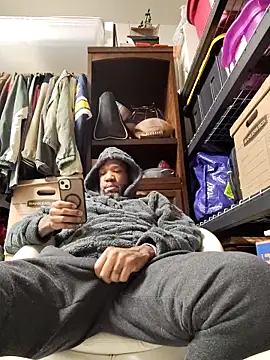 Snapshot of 3prettyboy3 chatting on November 19, 2025, 8:03 am 3prettyboy3 online show from November 19, 2025, 8:03 am