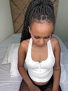 Snapshot of Star_Light2 chatting on December 29, 2024, 12:20 am Star Light2 online show from December 29, 2024, 12:20 am