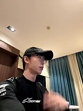 1a1a1alll online show from December 4, 2025, 3:11 pm