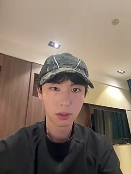 Snapshot of 1a1a1alll chatting on October 13, 2025, 2:29 pm 1a1a1alll online show from October 13, 2025, 2:29 pm