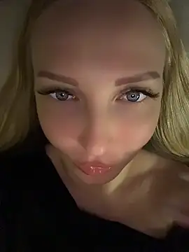 Snapshot of Aleksandrakis chatting on May 4, 2026, 8:44 pm Aleksandrakis online show from May 4, 2026, 8:44 pm