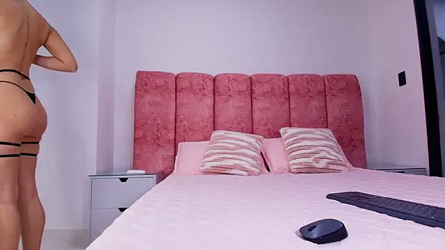 kendal rossi online show from December 15, 2025, 12:00 pm