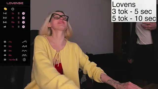 Snapshot of Sexy_Sweets chatting on October 28, 2025, 9:25 pm Sexy Sweets online show from October 28, 2025, 9:25 pm