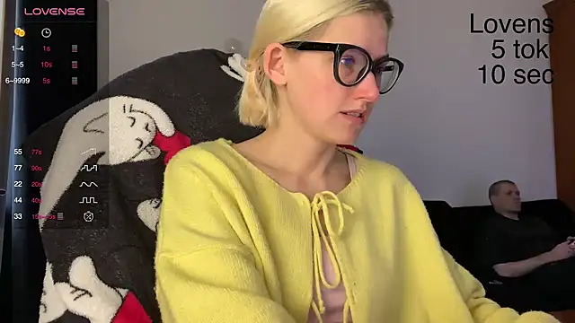 Snapshot of Sexy_Sweets chatting on October 21, 2025, 12:04 pm Sexy Sweets online show from October 21, 2025, 12:04 pm