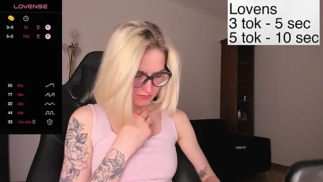 Snapshot of Sexy_Sweets chatting on November 6, 2025, 4:44 pm Sexy Sweets online show from November 6, 2025, 4:44 pm