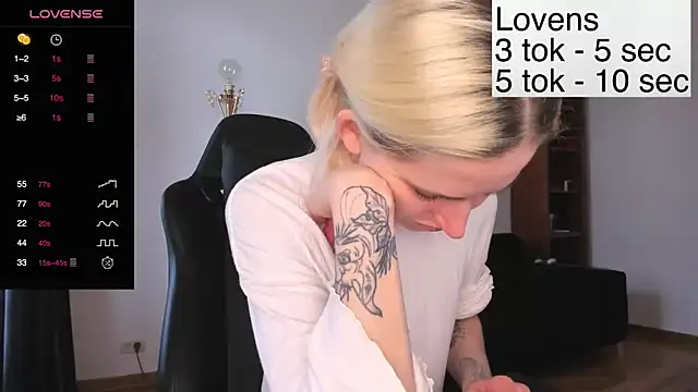 Snapshot of Sexy_Sweets chatting on October 29, 2025, 9:41 am Sexy Sweets online show from October 29, 2025, 9:41 am