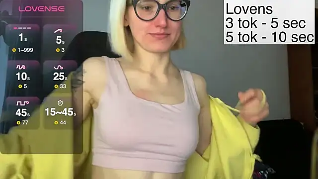 Snapshot of Sexy_Sweets chatting on November 11, 2025, 12:22 pm Sexy Sweets online show from November 11, 2025, 12:22 pm