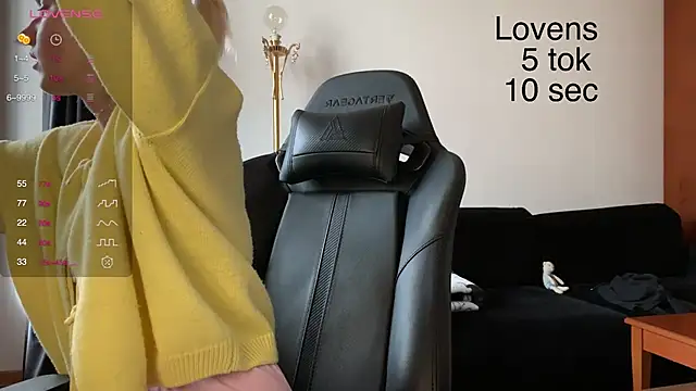 Snapshot of Sexy_Sweets chatting on October 23, 2025, 9:41 am Sexy Sweets online show from October 23, 2025, 9:41 am