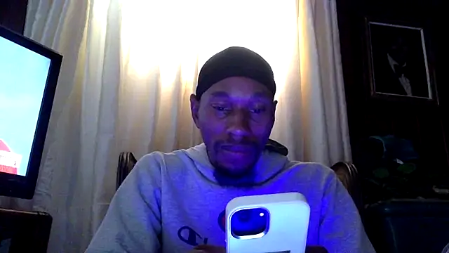 Snapshot of KingDerRico chatting on November 12, 2025, 9:18 pm KingDerRico online show from November 12, 2025, 9:18 pm