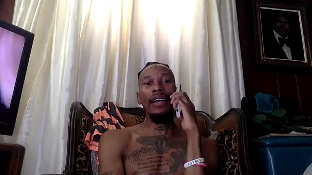 Snapshot of KingDerRico chatting on November 22, 2025, 5:45 pm KingDerRico online show from November 22, 2025, 5:45 pm