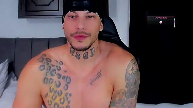 Snapshot of RickG_Oficial chatting on April 2, 2026, 9:54 pm RickG Oficial online show from April 2, 2026, 9:54 pm