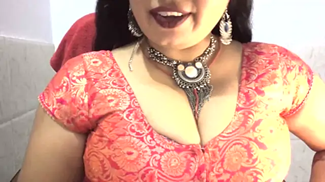 Snapshot of Gulaboo_bhabi chatting on April 13, 2026, 4:44 pm Gulaboo bhabi online show from April 13, 2026, 4:44 pm