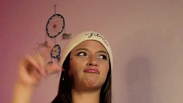 Zoe--khalL online show from February 17, 2026, 5:05 am