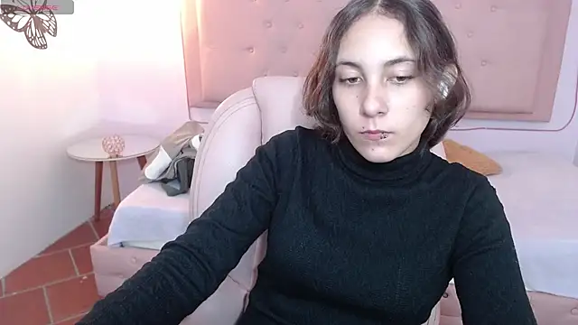 xlunna online show from January 24, 2025, 8:53 pm