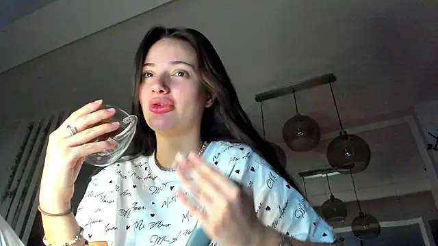 Snapshot of IreneVON chatting on November 28, 2025, 6:02 am IreneVON online show from November 28, 2025, 6:02 am