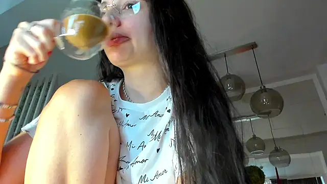 Snapshot of IreneVON chatting on December 2, 2025, 6:15 am IreneVON online show from December 2, 2025, 6:15 am