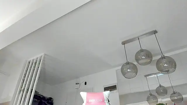 Snapshot of IreneVON chatting on December 4, 2025, 4:11 am IreneVON online show from December 4, 2025, 4:11 am