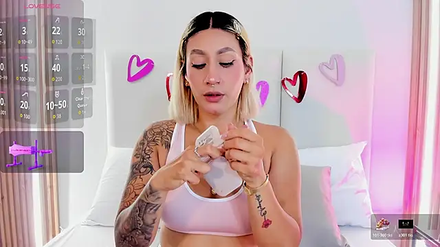 Snapshot of Emily_robertss chatting on February 13, 2026, 7:14 pm Emily robertss online show from February 13, 2026, 7:14 pm