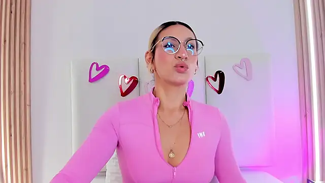 Snapshot of Emily_robertss chatting on February 17, 2026, 7:11 pm Emily robertss online show from February 17, 2026, 7:11 pm