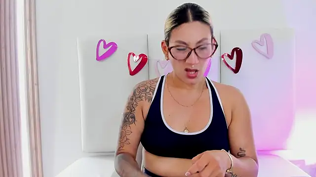 Snapshot of Emily_robertss chatting on February 14, 2026, 7:25 pm Emily robertss online show from February 14, 2026, 7:25 pm