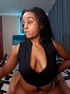 Snapshot of Queen-Chocolate chatting on March 18, 2026, 8:43 pm Queen-Chocolate online show from March 18, 2026, 8:43 pm